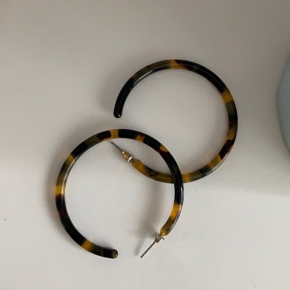 Tortoise acrylic hoop earrings - Picture 1 of 1